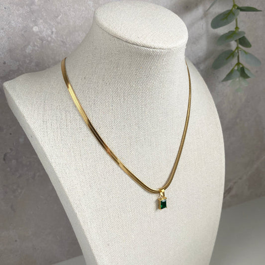 Collar Dorado Con Cristal Jade